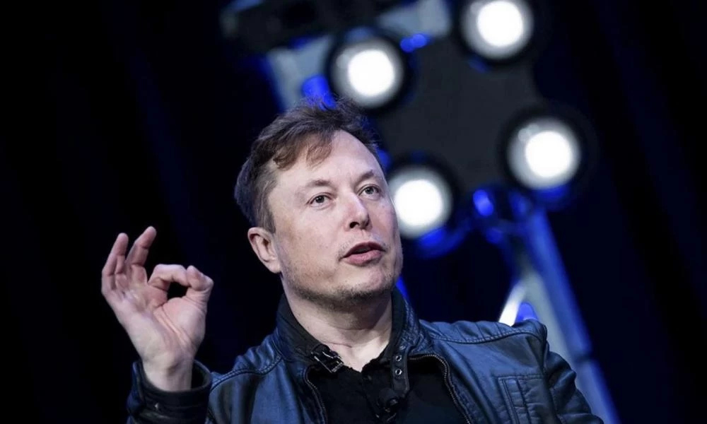Συνεχίζει τις πωλήσεις μετοχών της Tesla ο Έλον Μασκ